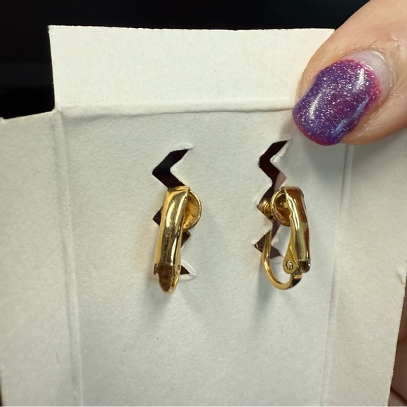 Avon Frosted Grapes Goldtone and Cream Cluster clip Earrings NIB vintage 1991 - Picture 5 of 6